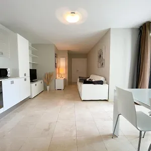 Deux Pieces, Parking Et Piscine Beausoleil